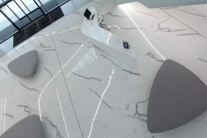 Gforma pagaminta recepcija susiliejo su visomis originalaus sprendimo interjero detalėmis